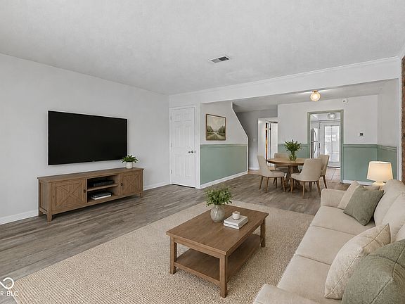 3rd image of 7453 Country Brook Dr