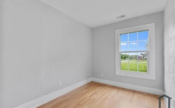 2174 Springle St #LOWER — Photo 5