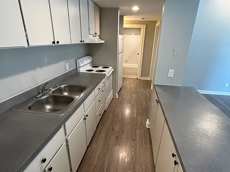 736 East 16th Street (New Town) — Photo 4