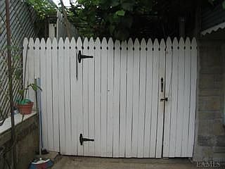 3rd image of 1633 Mace Ave