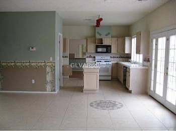 3rd image of 1580 /camarillo Dr