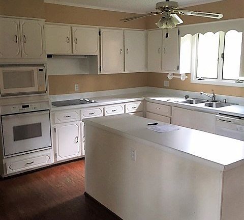 5th image of 16 Deerwood Dr
