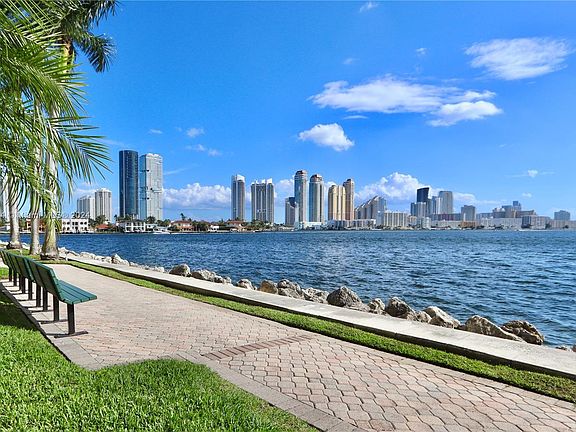 3rd image of 3600 Mystic Pointe Dr APT 307