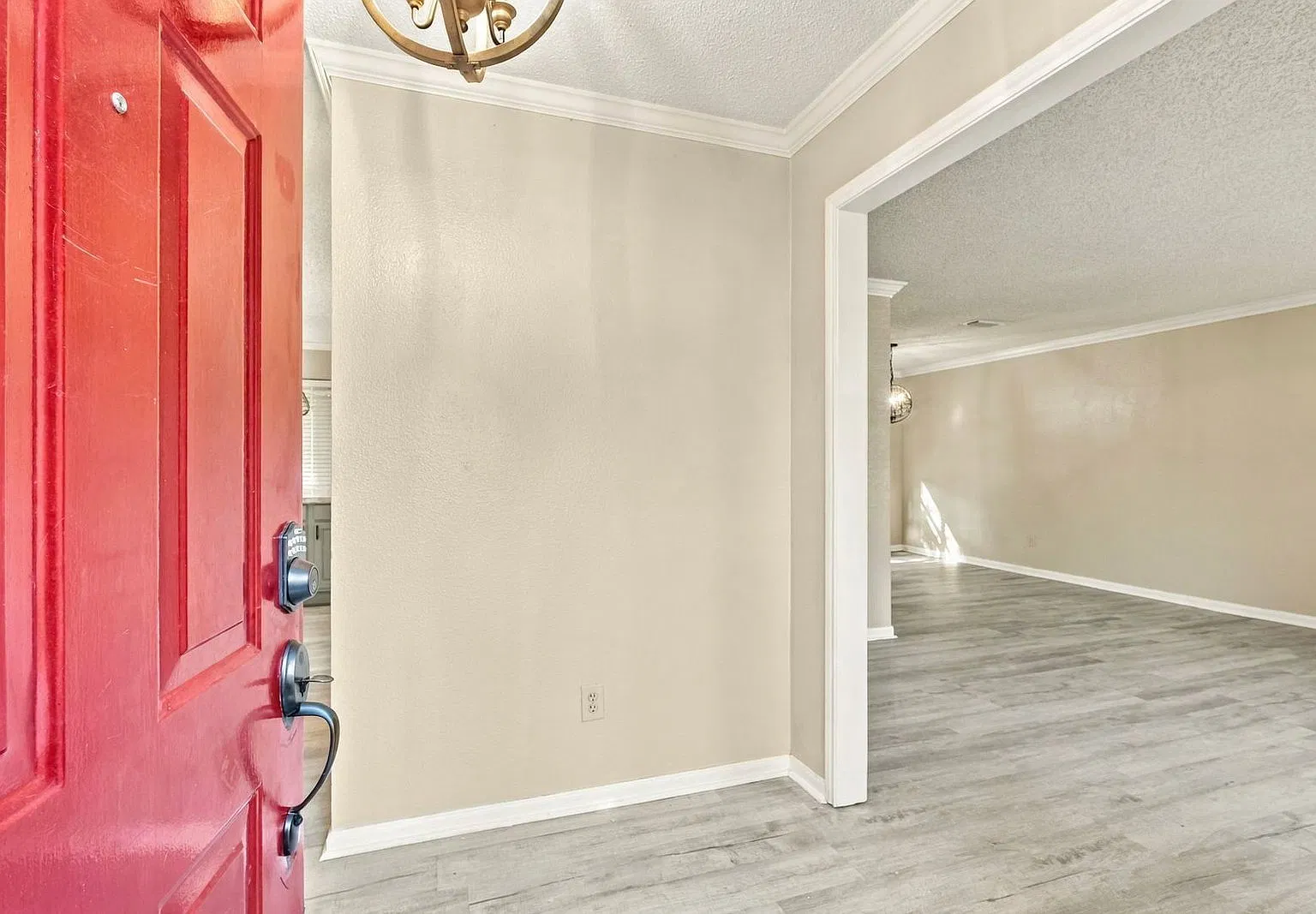 4 bed, 2.5 bath, 2376 sqft, $2,075 — Photo 4