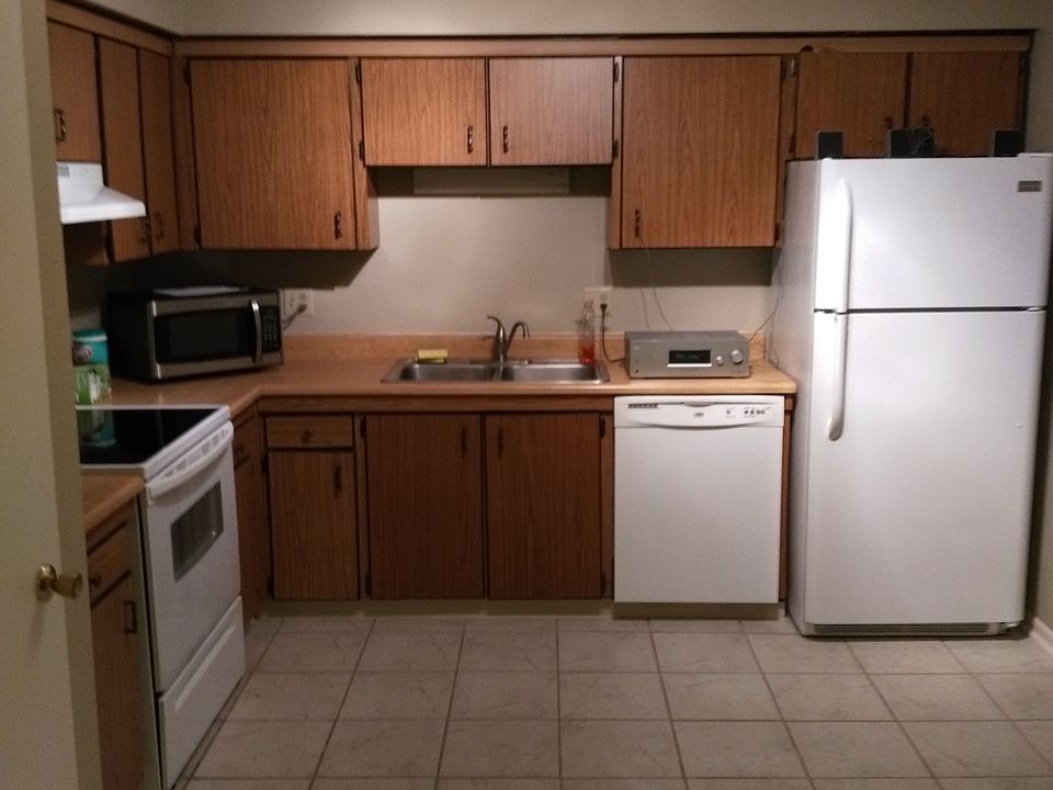 1st image of 1932 S Willoway Cres