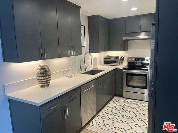 5th image of 723 Palisades Beach Rd Unit 211