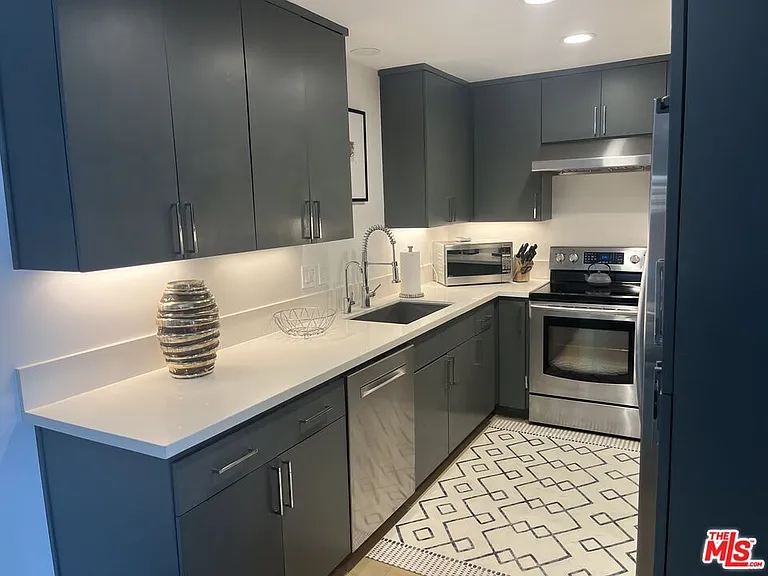 723 Palisades Beach Rd #211 — Photo 5