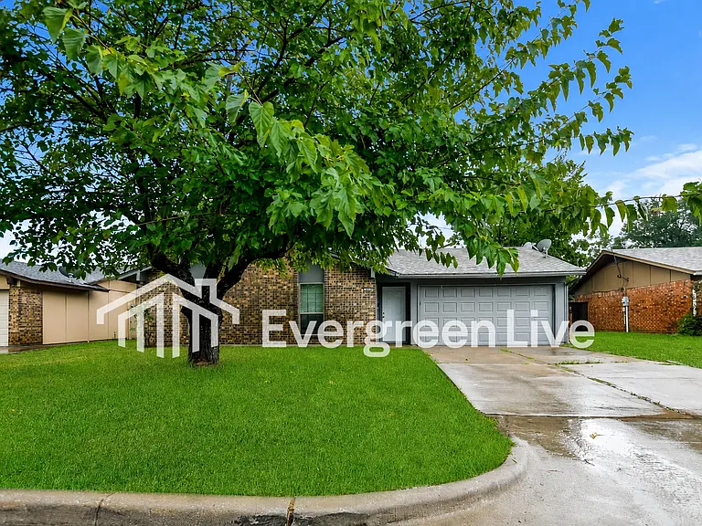 803 Catherine Ln — Photo 1