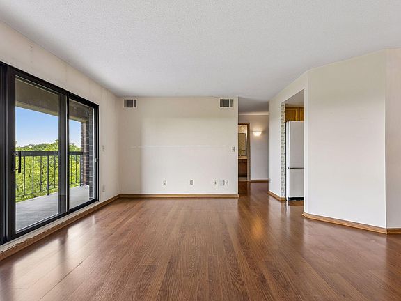4th image of 2885 Knox Ave S APT 706