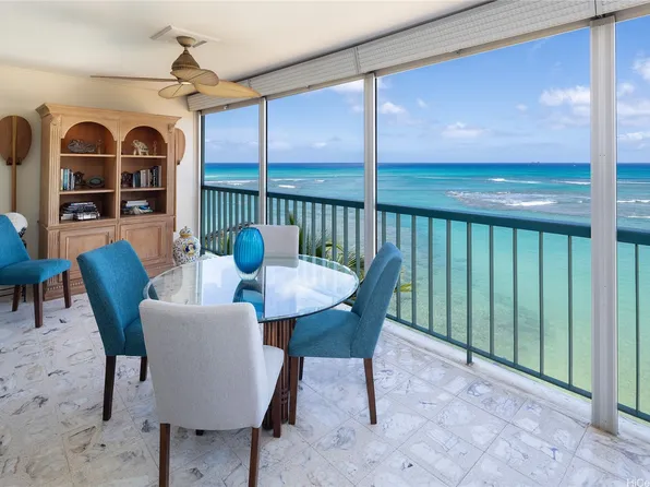 2877 Kalakaua Ave APT 304, Honolulu, HI 96815