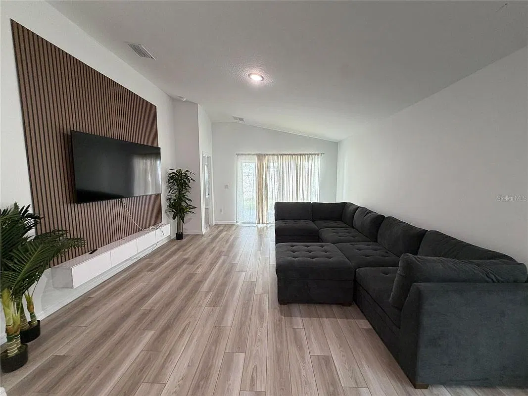 3 bed, 2.0 bath, 1615 sqft, $2,600 — Photo 4