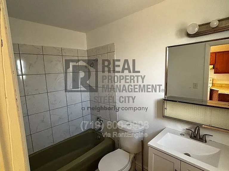 910 E 9th St #B — Photo 6