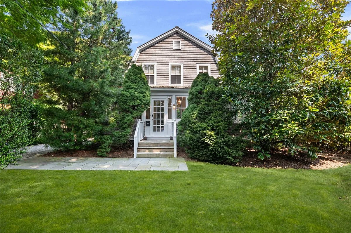 Southampton Village Perfection — Photo 3