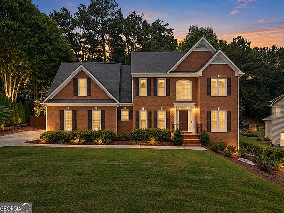 3rd image of 390 Woodbrook Way