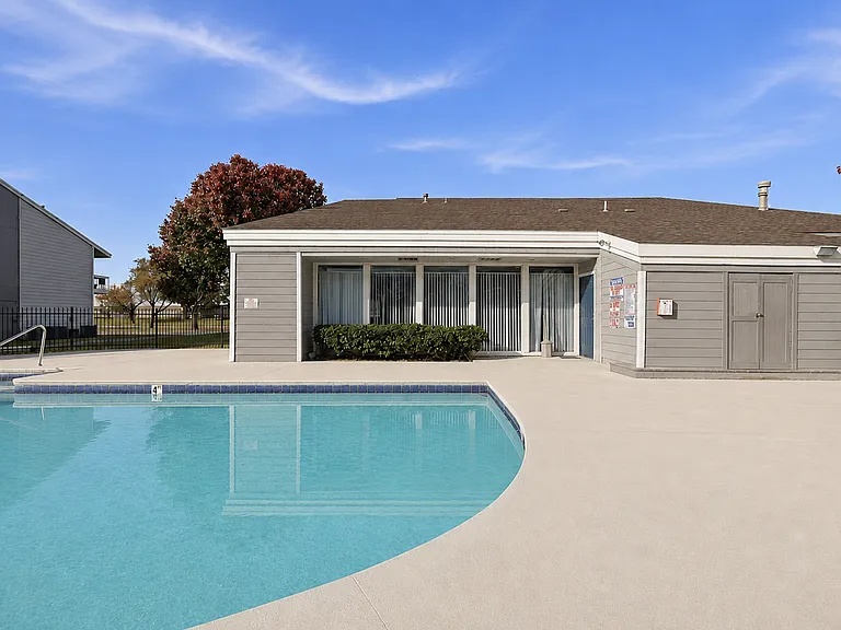 Woodland HIlls Apartments — Photo 36