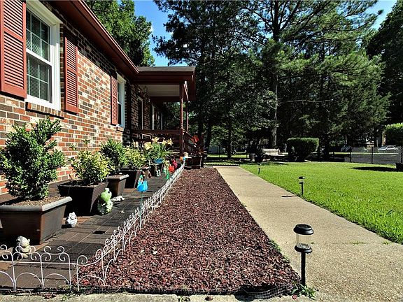 4th image of 512 Briarwood Cir