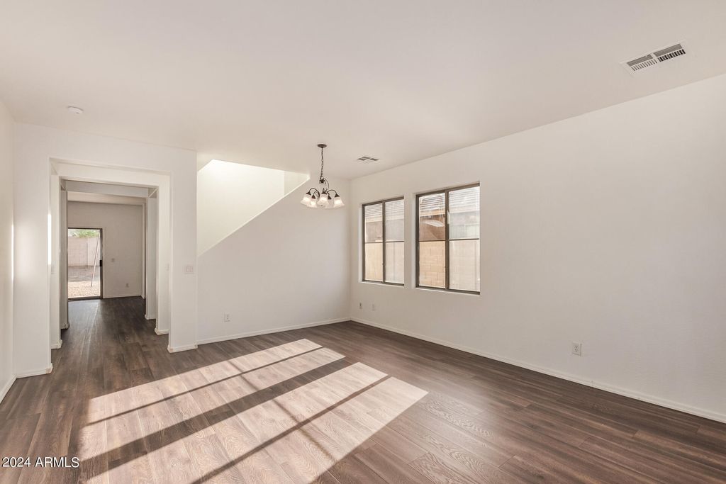 Apartment in Gilbert, Gateway Village, Maricopa - More