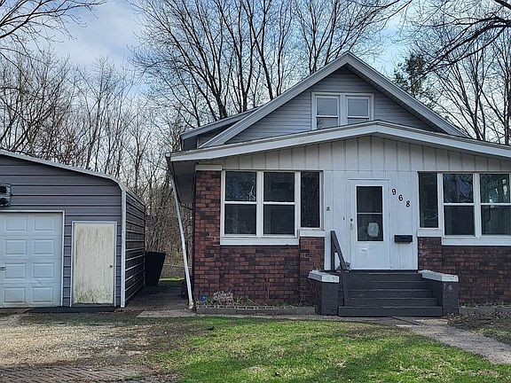 3rd image of 968 E Grove St
