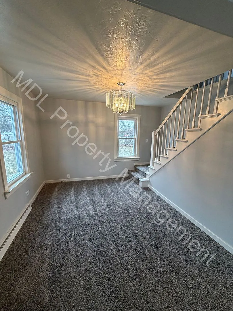 2022 Essex Ave photo 1