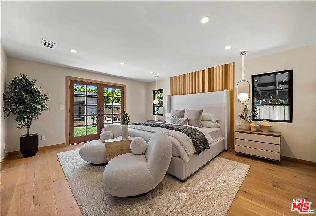 4 bed, 3.5 bath, 2550 sqft, $12,500 — Photo 1