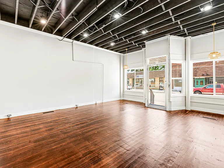 422 W 7th St #1 — Photo 5