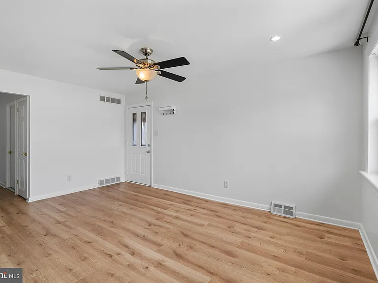 615 Sherrie Rd — Photo 7