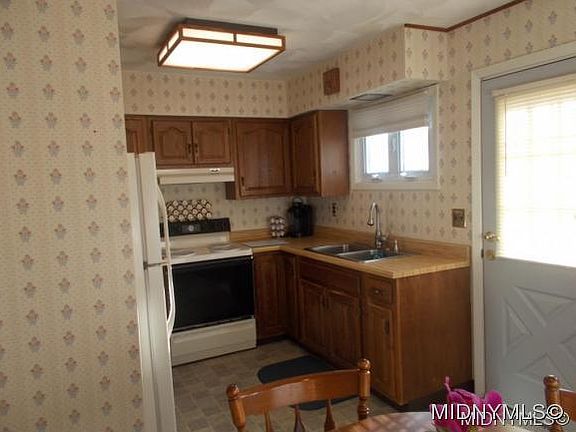 2nd image of 13 Marilyn Dr