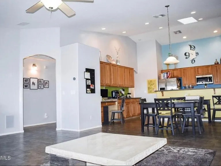 6630 S Cottonfields Ln — Photo 2