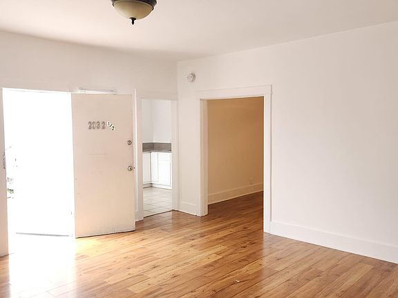 2nd image of 2032 Vista Del Mar St #1/2