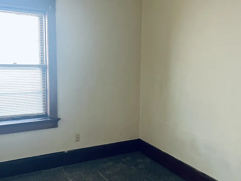 3902A N Port Washington Ave — Photo 9