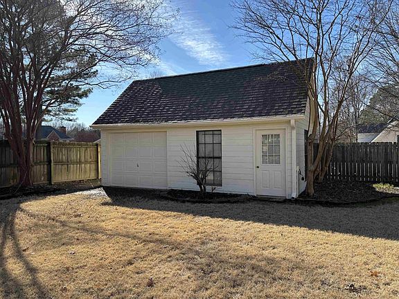 5th image of 599 Forestdale Dr