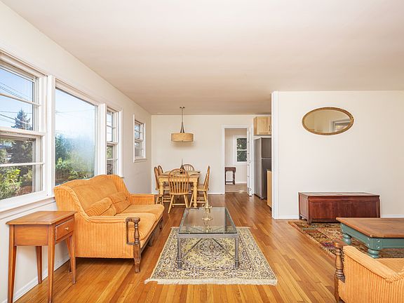 5th image of 61 Windermere Dr