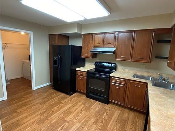 2nd image of 215 Brooke Ave APT 309