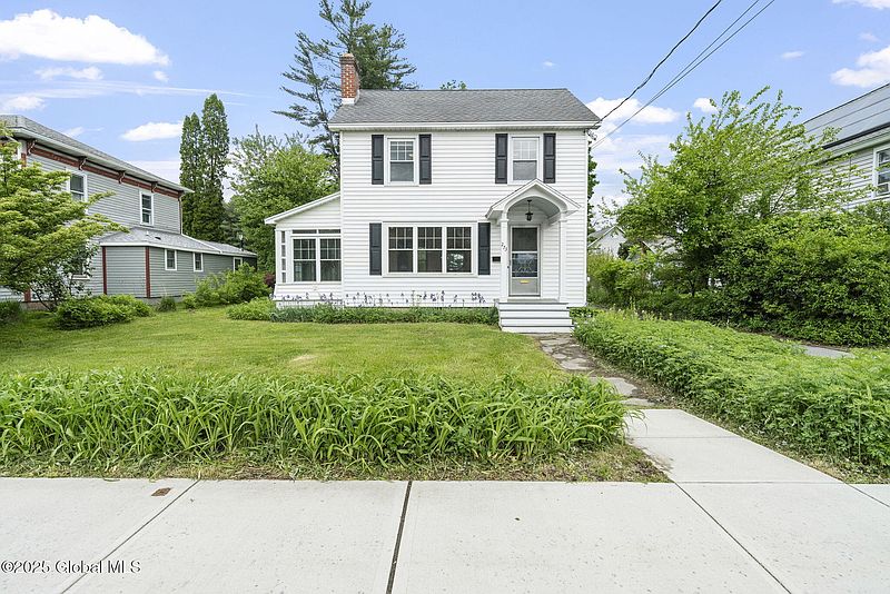 2nd image of 273 Kenwood Avenue