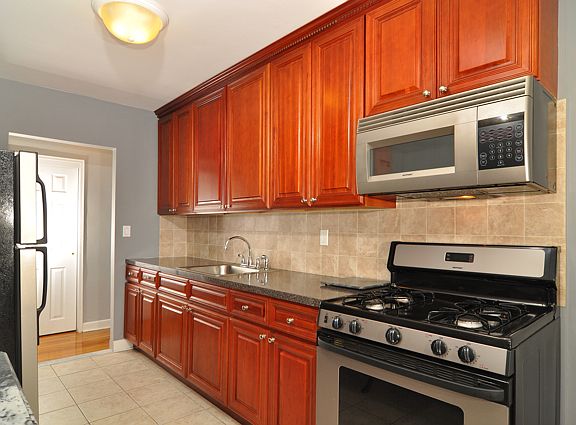 2nd image of 440 Warburton Ave APT 7C