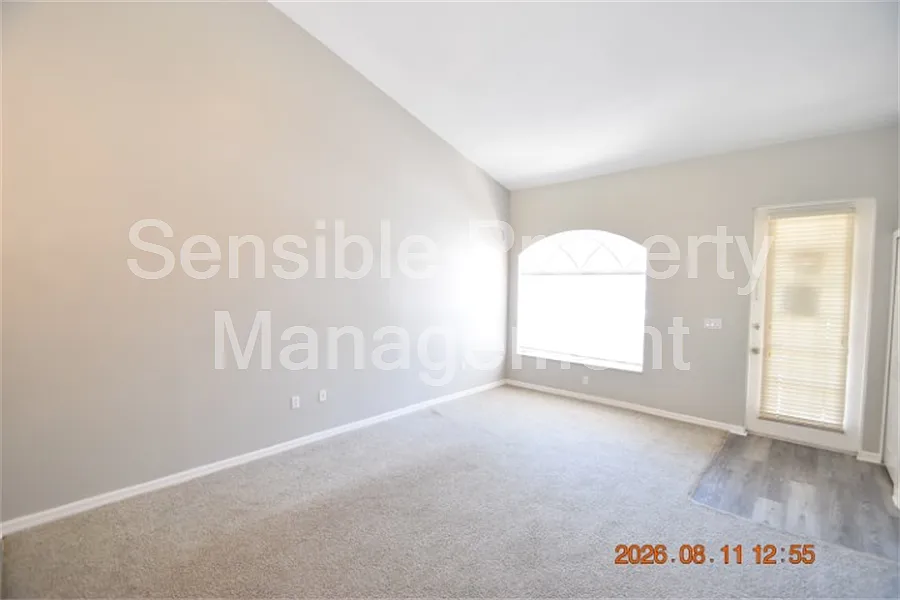 2 bed, 1076 sqft, $1,950 — Photo 3