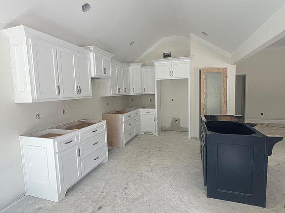 5th image of 617 Katherine Ln