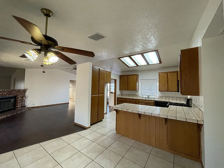 14625 Live Oak St — Photo 7
