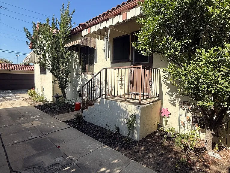 1968 E Washington Blvd — Photo 22