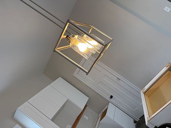 5th image of 1010 Columbia St