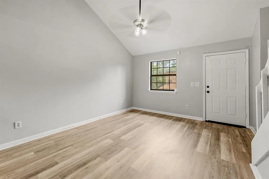 2 bed, 992 sqft, $1,600 — Photo 3
