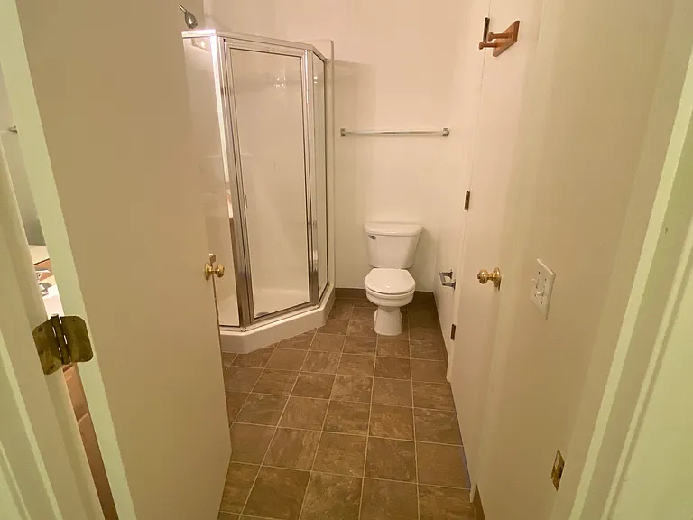 2124 NE Linnea Dr — Photo 14