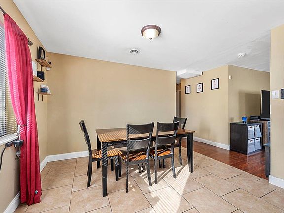 5th image of 1480 Flicker Dr