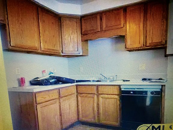 2nd image of 1078 Argyle Ave