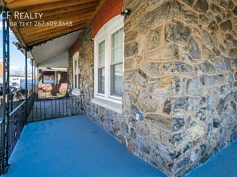 5426 W Jefferson St — Photo 28