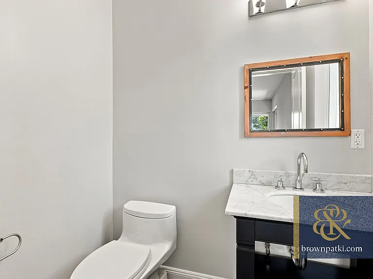 1042 Madison Ave — Photo 15
