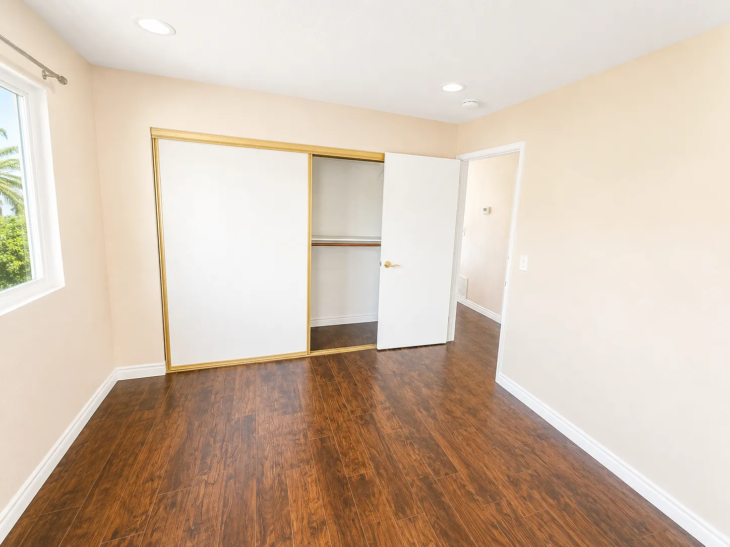 2 bed, 900 sqft, $2,500 — Photo 4
