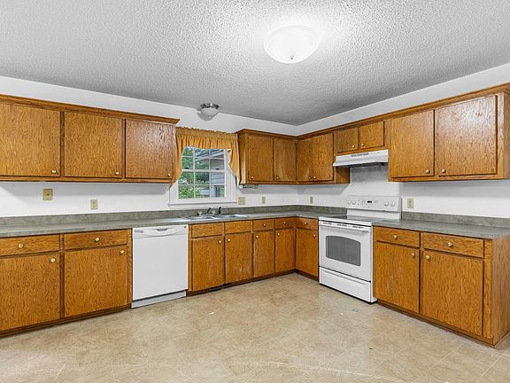 3rd image of 1101 Sunnyhill Dr