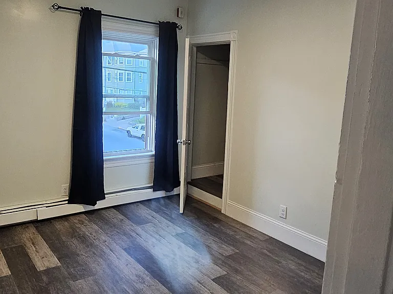 838-844 Lonsdale Ave #3 — Photo 2