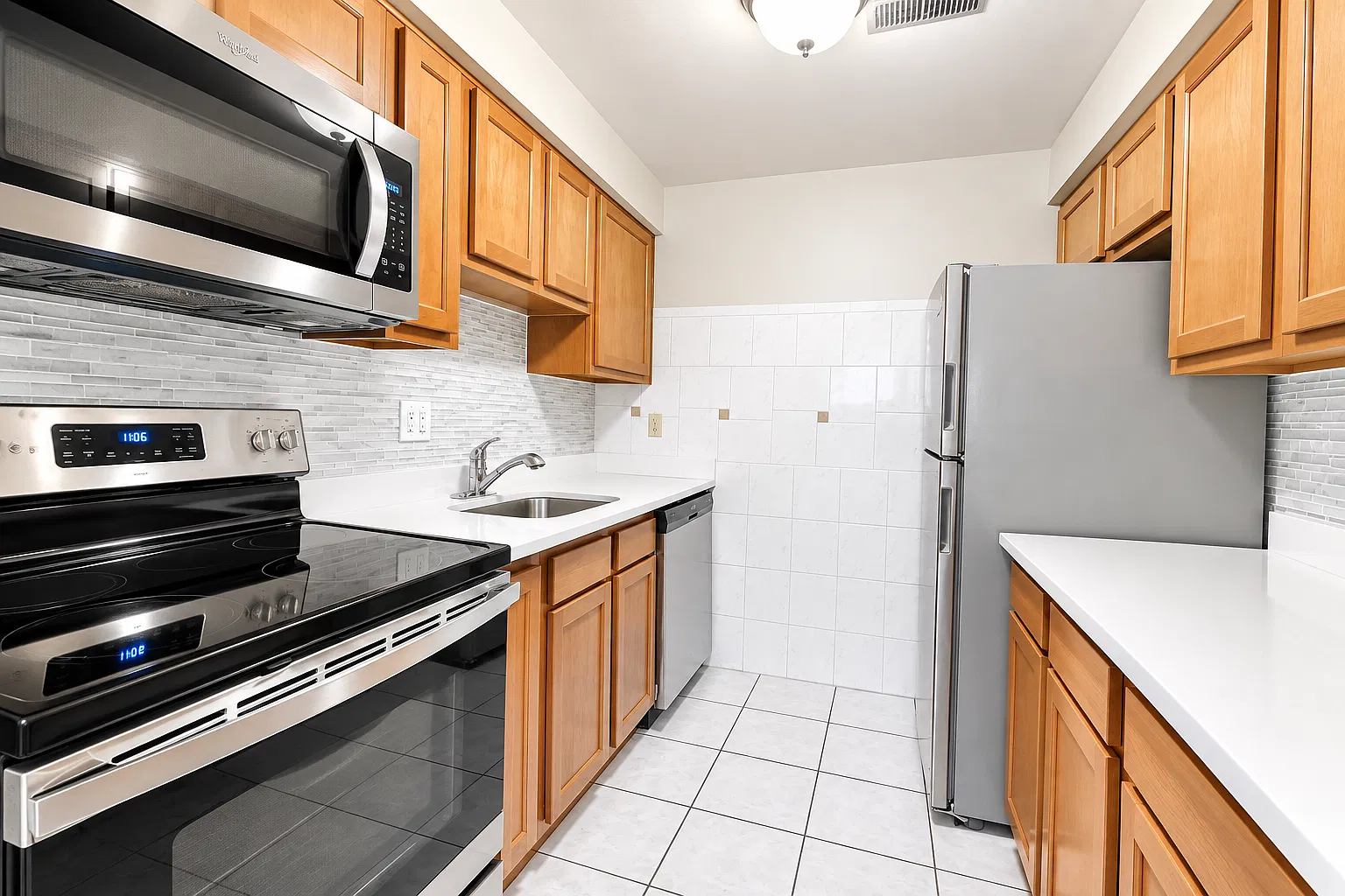Eden Roc Apartments — Photo 3